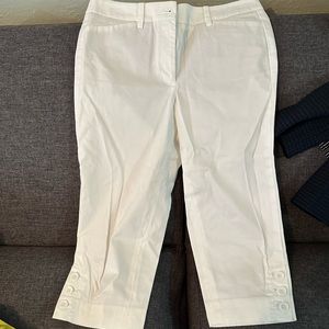 Women’s white dress capris.